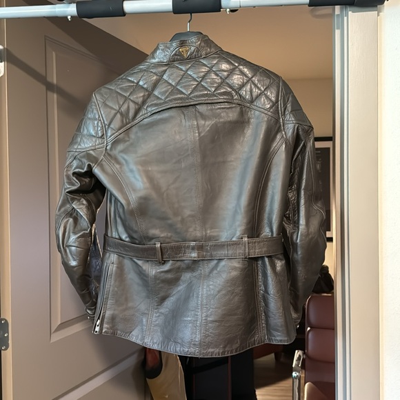 Triumph Leather Motorcycle Jacket with removabe pads - Picture 2 of 5